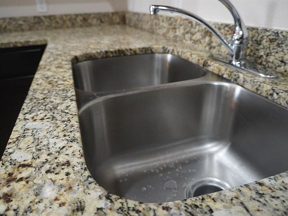 4th image of 2324 Seven Oaks Dr