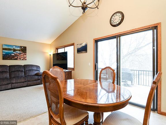 5th image of 655 Evergreen Dr