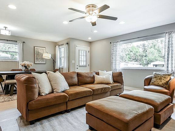 2nd image of 2931 Parr Dr
