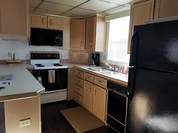 4th image of 898 Nettles Blvd