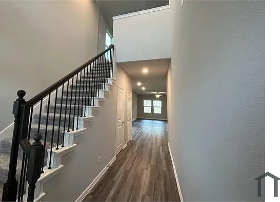4 bed, 2255 sqft, $2,750 — Photo 2