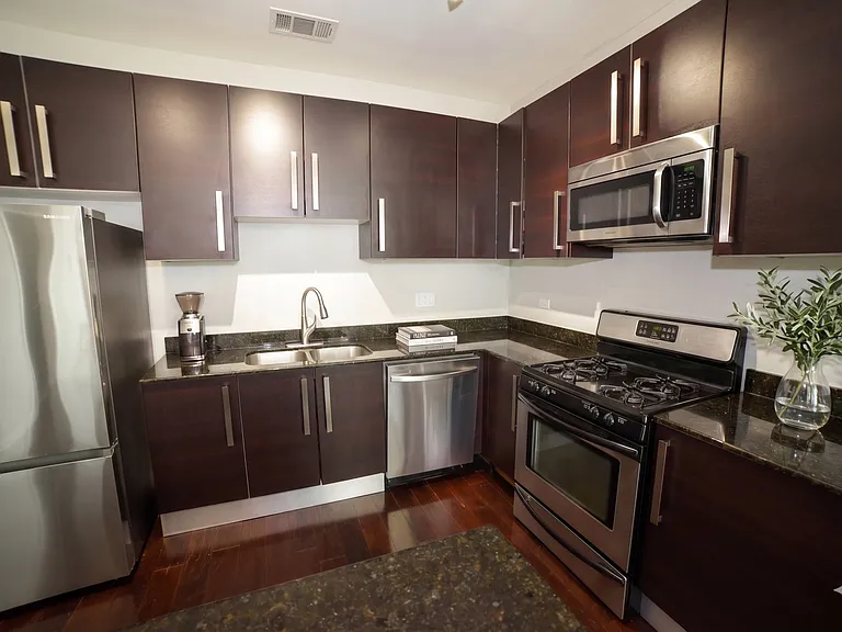 225 S Sangamon St #701 — Photo 4