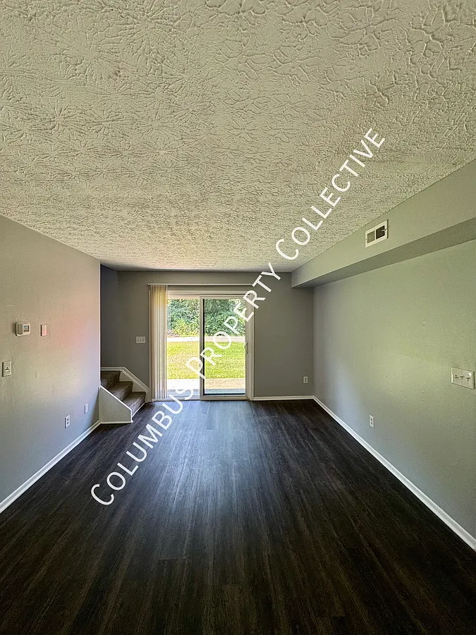 Freshly Renovated Townhome with Modern Touches Must See! — Photo 2