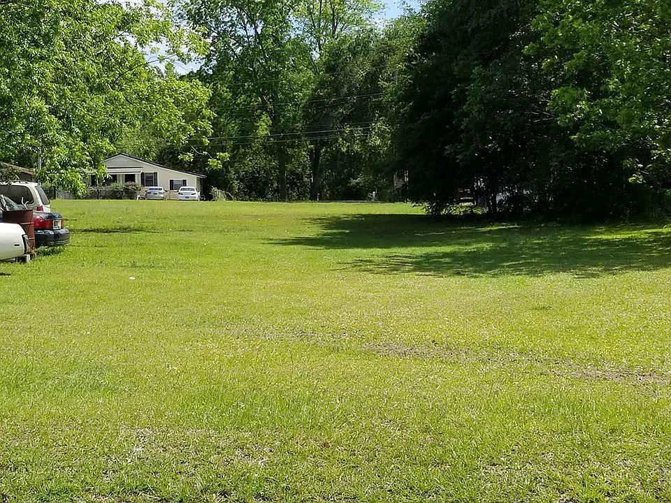 2nd image of 2332 Lake St