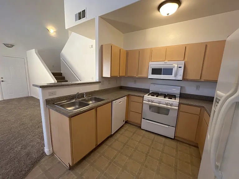 4915 E Russell Rd #142-8 — Photo 15