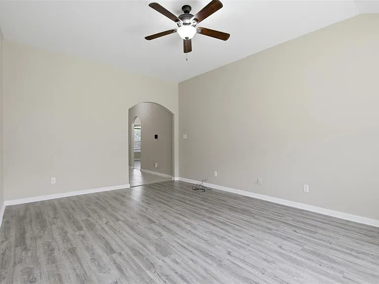 230 Silverleaf Dr — Photo 6