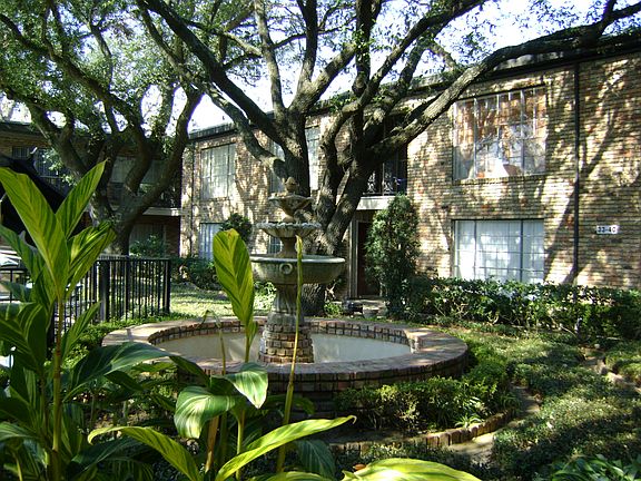 5th image of 2930 Fountain View Dr APT 40