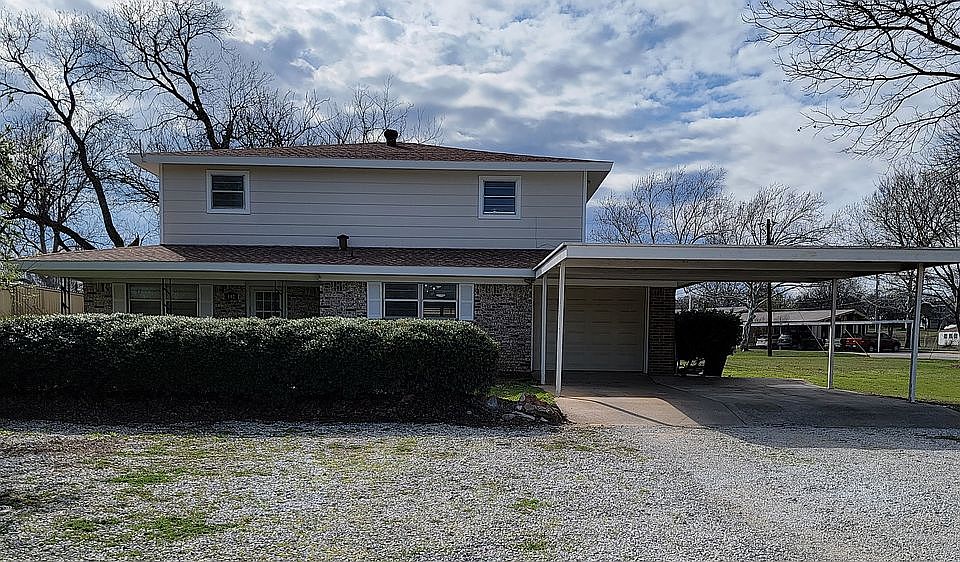 1st image of 102 Louise St