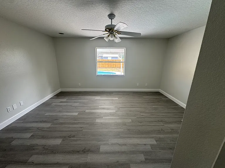 902 Fort St NW — Photo 11