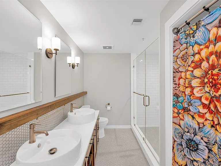 204 Travis St #4A — Photo 15