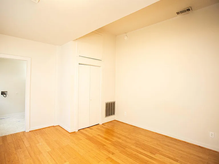 117 W 15th St #A — Photo 12