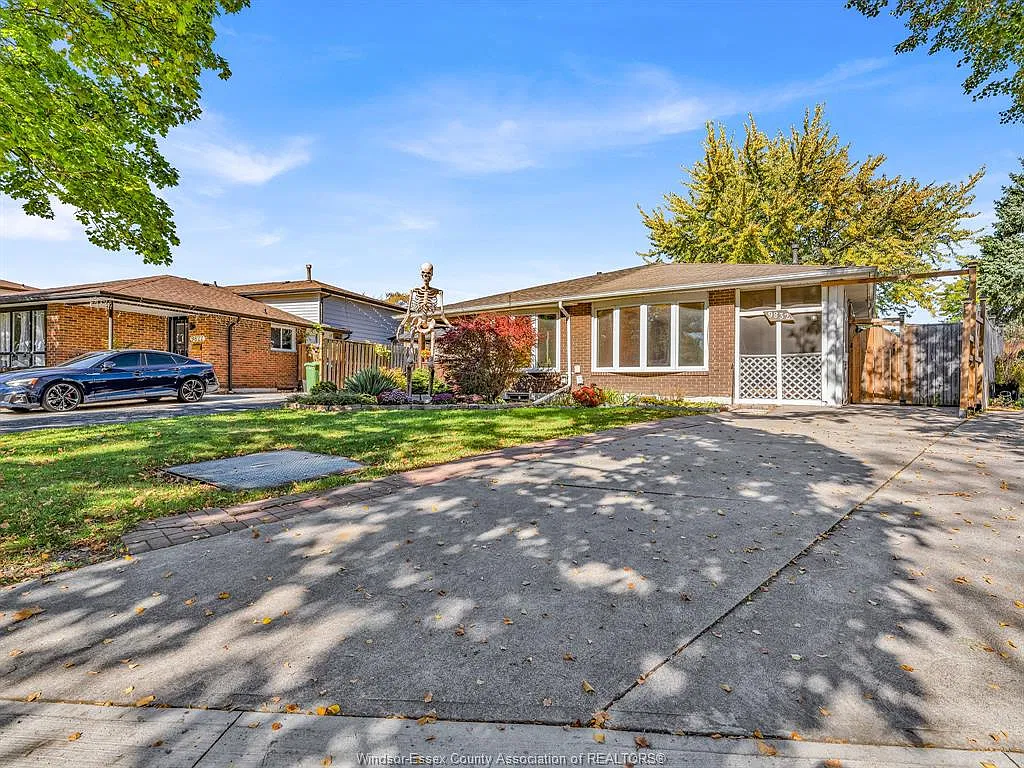 4 bed, $2,650 — Photo 2