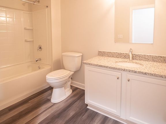 4th image of 812 50th St #204