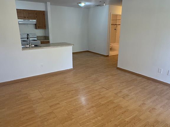 5th image of 10408 NW 8th St #201