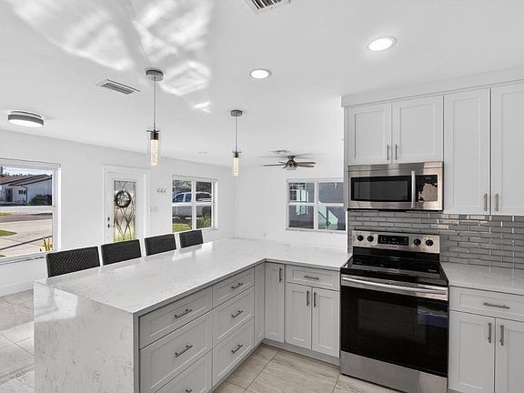 5th image of 517 NW 52nd St