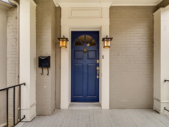 4th image of 221 Paul St
