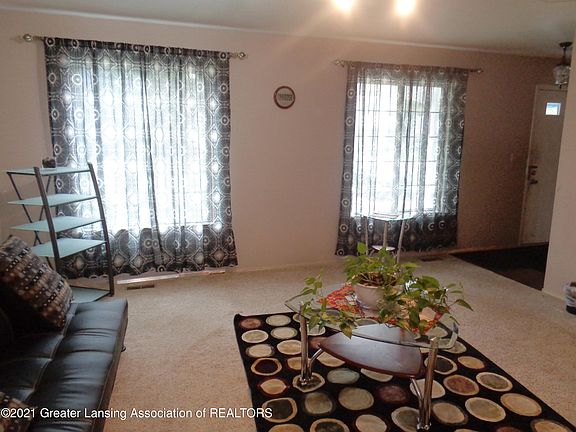 3rd image of 1324 N Magnolia Ave