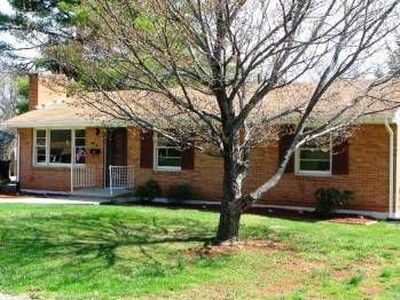 1010 Grove Ln, Roanoke, VA, 24012