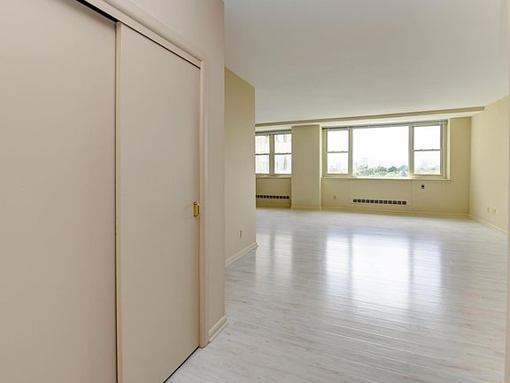4th image of 1620 E Broad St APT 1209