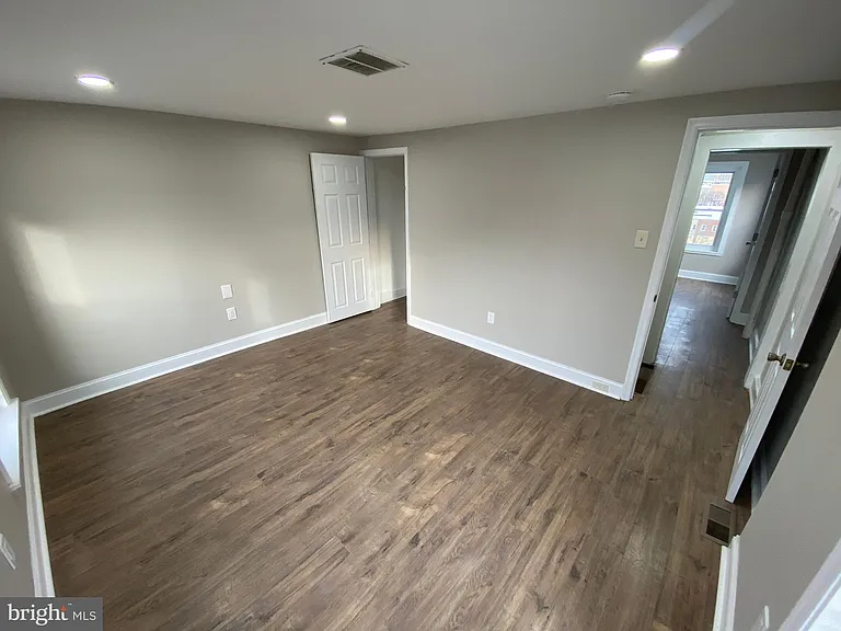 220 Pearl St — Photo 18