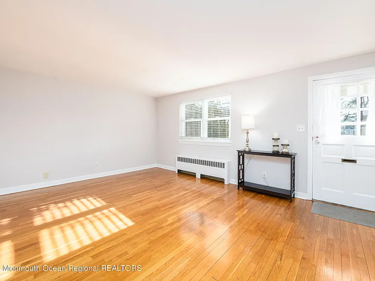 19 Manor Dr — Photo 4