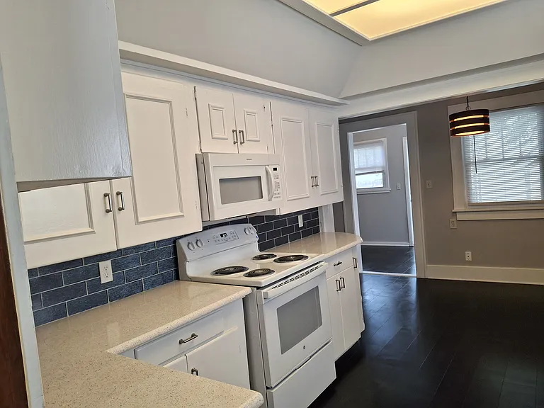 836 N Litchfield Ave — Photo 11
