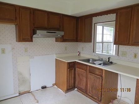 5th image of 460 Wrenn Cir