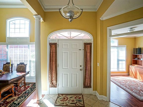 5th image of 301 Hathersage Dr