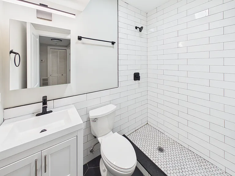 2207 W 18th St #1C — Photo 5