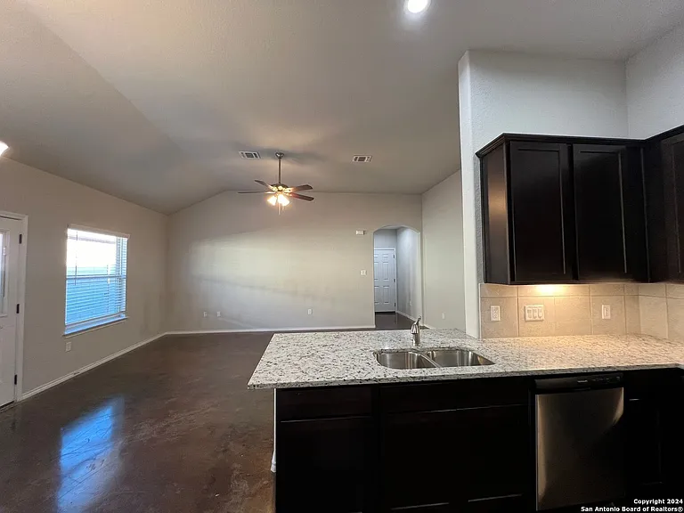 1121-1123 Stanley Way — Photo 6