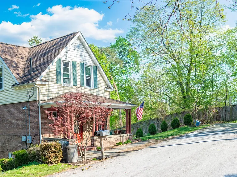 Private, dead-end street parking