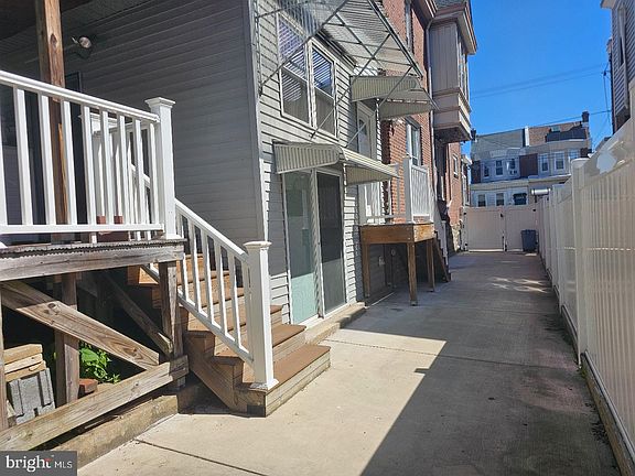 3rd image of 424 Fanshawe St