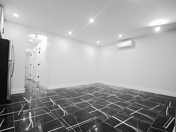 3rd image of 49 E 56th St #1