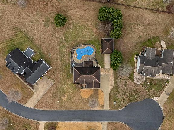2nd image of 139 Mitchlyn Way