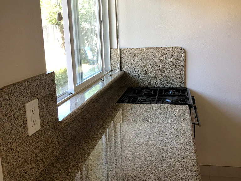 2755 Pierpont Blvd #2755 — Photo 4