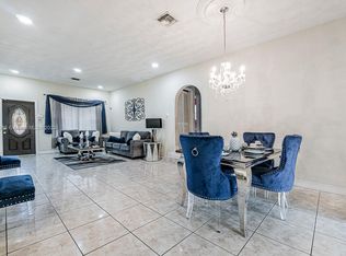 560 NW 184th Ter, Miami Gardens, FL 33169
