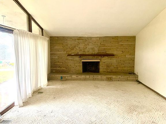 3rd image of 4658 Peachtree Ct