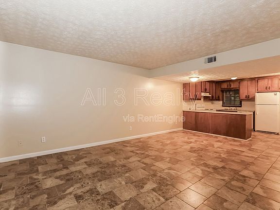 5th image of 310 S Jeff Davis Dr APT 3