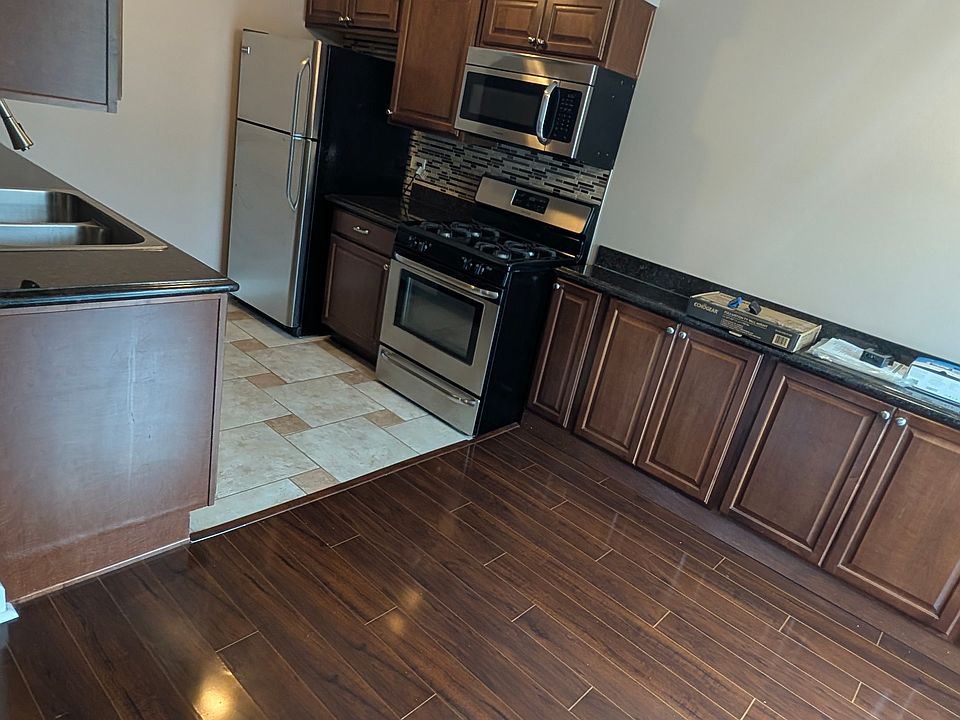 Kitchen Dining nook
Stainless-steel Appliances