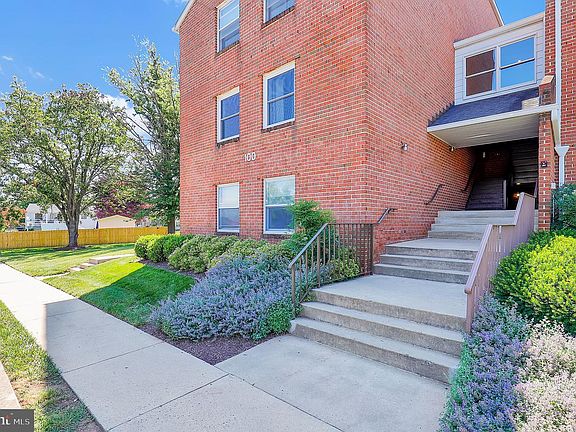 2nd image of 100 Chapel Ct Unit 323
