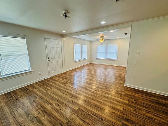 3rd image of 431 N Post Oak St