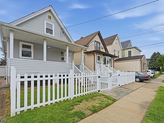 2nd image of 32 Willard St