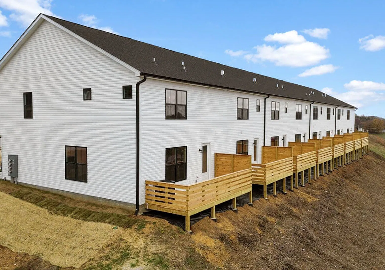 Modern Townhome! Now Offering Move-In Incentive — Photo 2