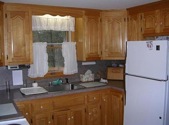 4th image of 20 Eastman Ave