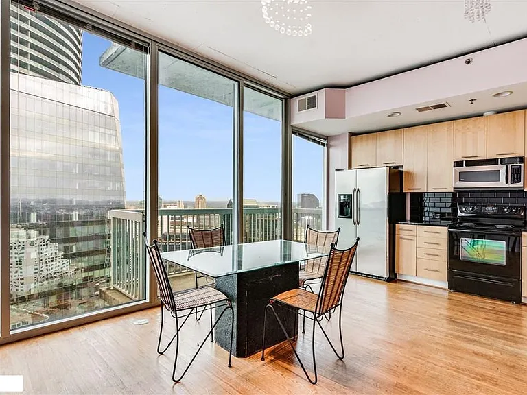 3324 Peachtree Rd NE #2515 — Photo 2
