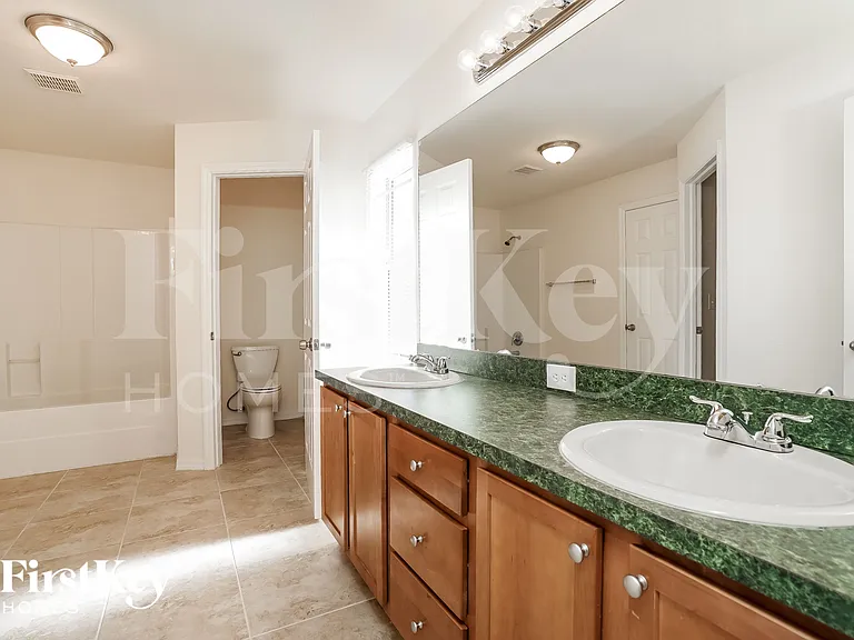 2819 34th St SW — Photo 10