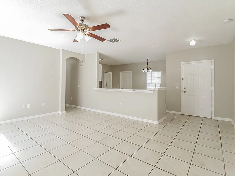 1005 Dudley Dr — Photo 6