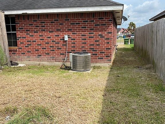 3rd image of 2805 Madrid Ave