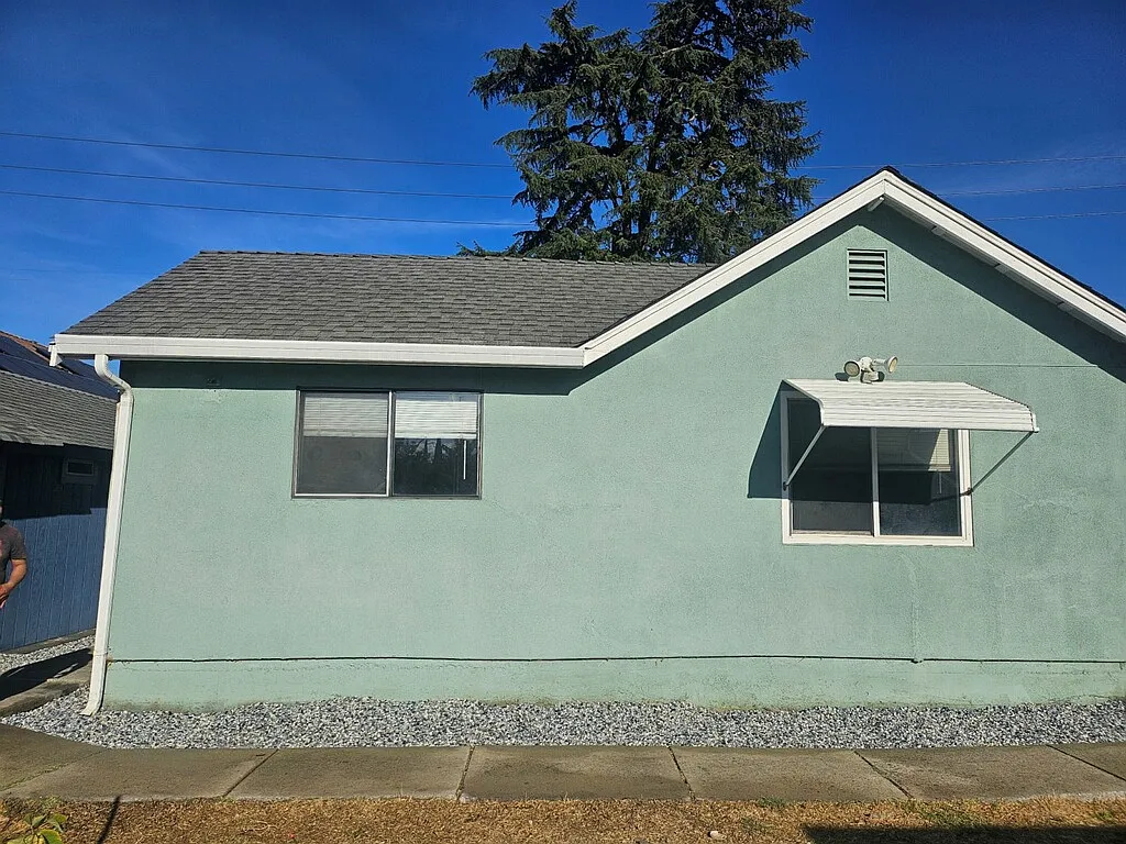 rear of the unit - N 10th St