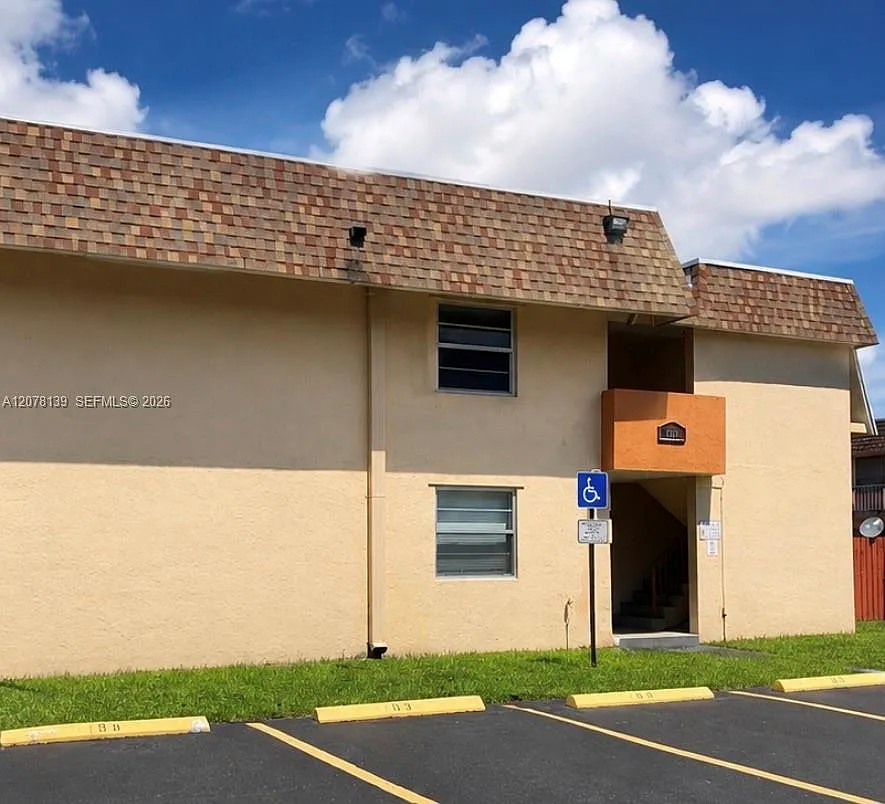 University Trail Condo — Photo 2